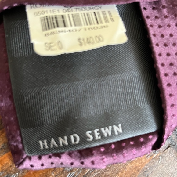 Robert Talbott Stunning Hand-Sewn Purple Silk Tie - Picture 3 of 3